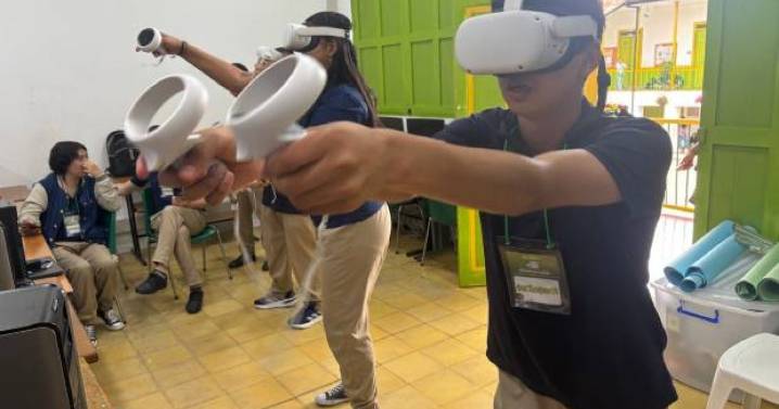 Valentina, Byron y más estudiantes en Caldas tienen un viaje rápido por las tecnologías