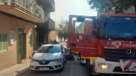 Rescatan a una niña y a otras tres personas atrapadas en un piso tras el incendio de un garaje en Porto Cristo.