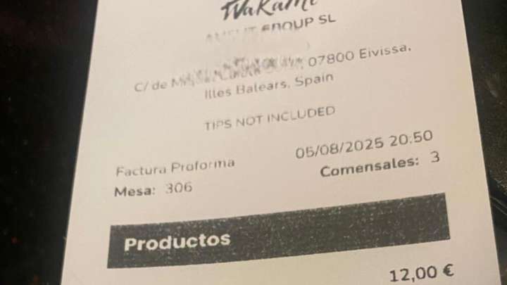 A una turista le ofrecen ayuda con las maletas en un restaurante de Ibiza y, al ver la cuenta, no puede creer lo que le han cobrado