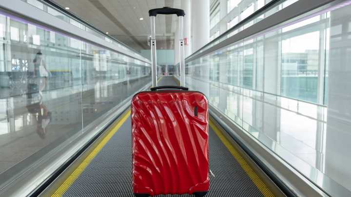 Detenida una mujer en Nueva Zelanda tras hallar a una niña de 2 años en una maleta del autobús en el que viajaba