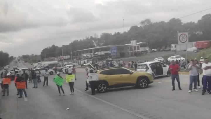 Cierre en México-Querétaro: transportistas exigen la aparición de dos taxistas desaparecidos