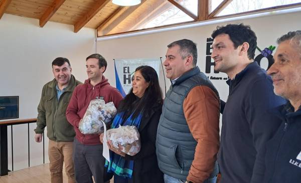 Provincia entregó kits de semillas en la Comarca Andina