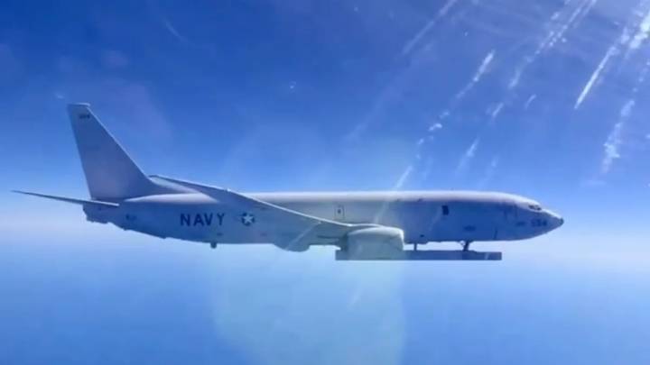 Navy P-8 Poseidón llevando una cápsula de radar secreta perspectiva en el video de intercepción de combate ruso