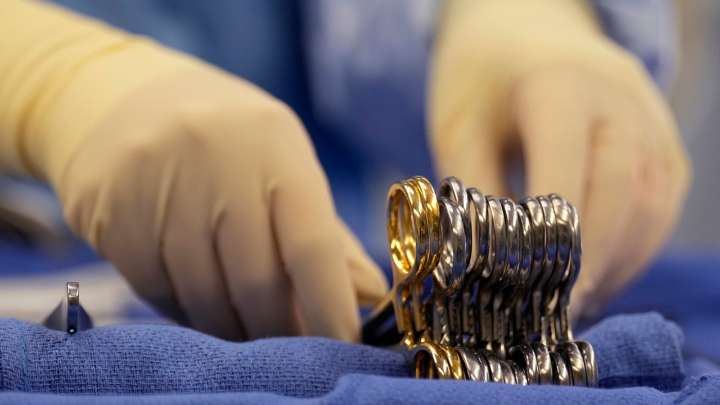 Un hombre sobrevive en Italia tras pasar dos días en su casa con una flecha clavada en la cabeza