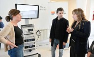 Torres inauguró el Centro de Día del Hospital Alvear, entregó una ambulancia y una torre de laparoscopía