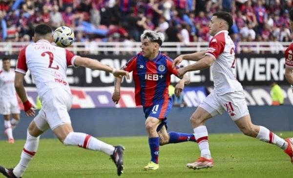 Torneo Clausura: San Lorenzo no pudo aprovechar la superioridad numérica y empató sin goles ante Huracán