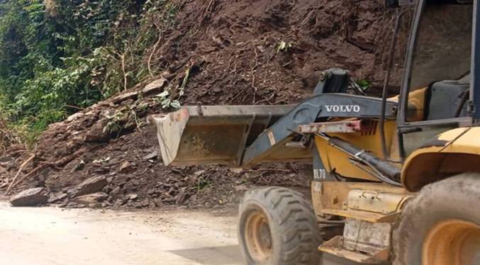 Restablecido el paso vial Barinas -Merida tras remoción de escombros