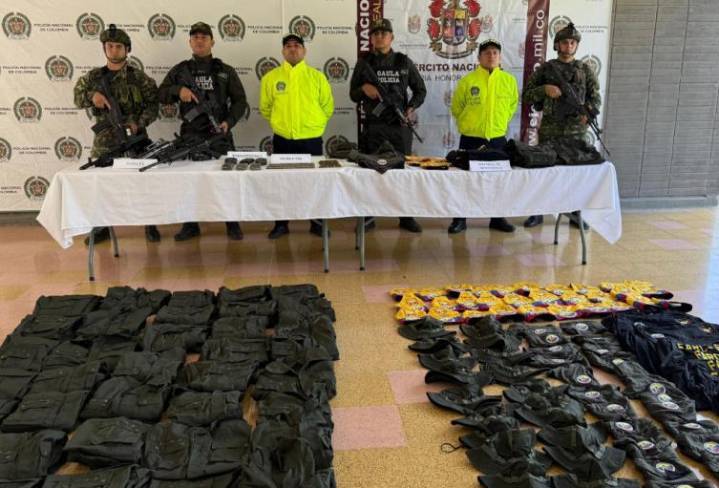 Ejército incautó armas y uniformes de disidencias de las Farc en Ibagué