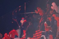 Escalofriante: El momento exacto en que la barra de Independiente llegó a la tribuna de la U. de Chile