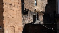 El grabado olvidado de la muralla romana de Cáceres: un enigma sin resolver