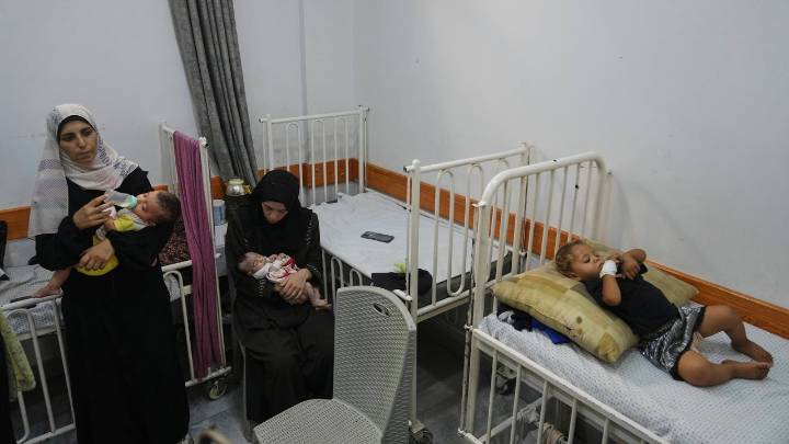 Trump administration halts visas for people from Gaza after Laura Loomer questions arrivals