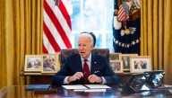 Biden Says He Is Unaware Of Any Classified Docs, Or Who He Is, Or Why He's Sitting In This Oval