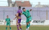 Tiro no pudo con los travesaños, ni contra un rival que se quedó sin DT y que dejó la piel