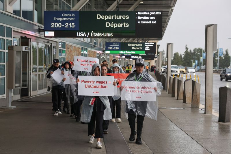 Canadian government moves to end Air Canada strike, seeks binding arbitration