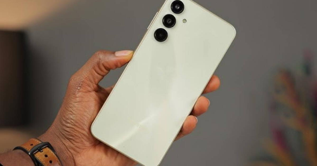 Este Samsung no será el más TOP, pero tiene pantalla 6.7'', 256GB, triple cámara 50MP y 6 años de actualizaciones