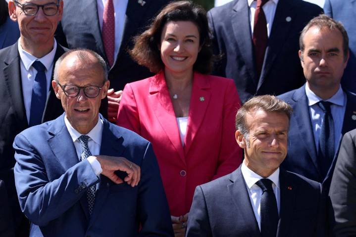 Macron y Merz abogan por más "sanciones" contra Rusia por rechazo de Putin a reunirse con Zelensky