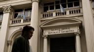 Gastos en el exterior y compra de dólares para ahorro