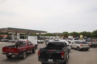 Falta de combustible en la frontera sur de México se agudiza por protestas de jubilados