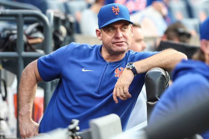Venezolano Carlos Mendoza es ratificado mánager de los Mets de Nueva York