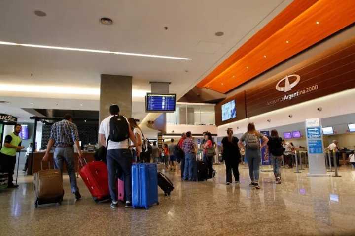 Martes de “rehenes” en los aeropuertos: los vuelos cancelados en Mendoza por el paro