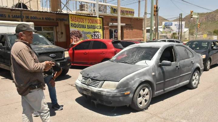 Se incendia vehículo entre Heroico Colegio Militar y Juan Escutia
