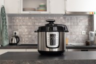 Amazon oferta una olla de presión con 10 tipos de cocción: de $200 a $119