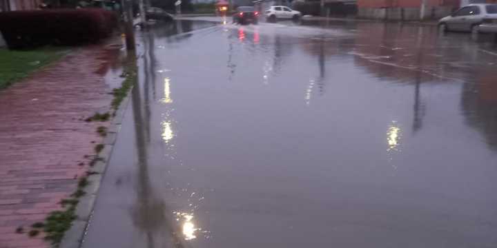 Lluvias de las últimas horas generan graves inundaciones en Madrid, Cundinamarca