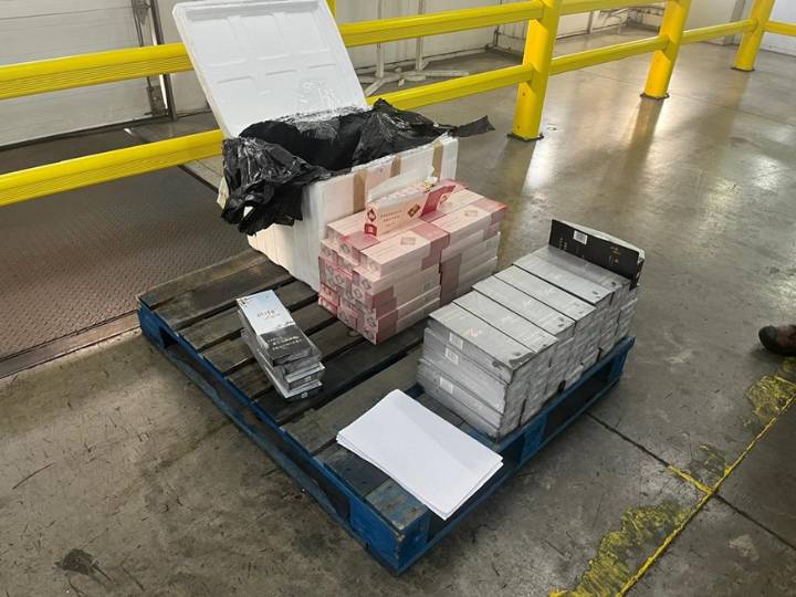 Camión escáner detecta contrabando de casi 100 mil cigarrillos en contenedor refrigerado