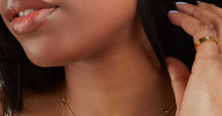Abbott Lyon's 'delicate' gold necklace looks like a Burberry chain but costs £400 less
