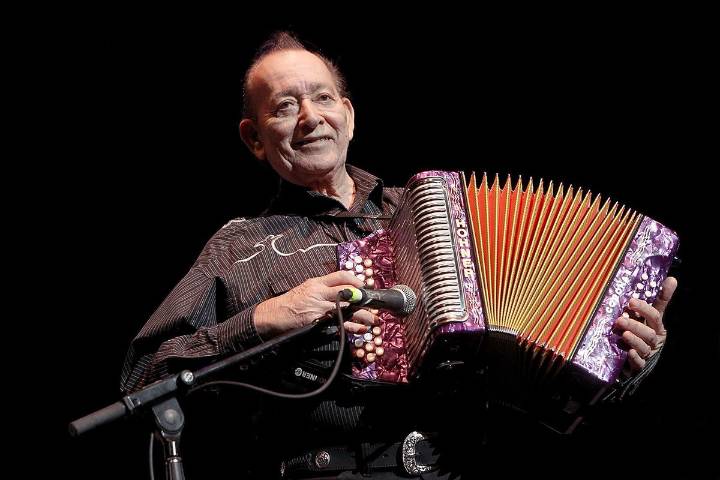 Flaco Jimenez, Texas accordionist who expanded popularity of conjunto and Tejano music, dies at 86