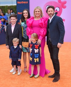 Kelly Clarkson's First Outing Since Brandon Blackstock's Death Hints at Her Emotional State