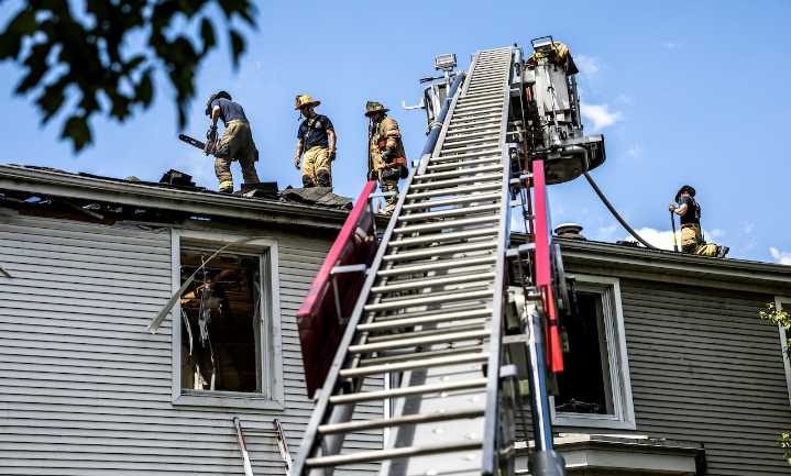 Crews battling fire in abandoned Harrisburg apartment building