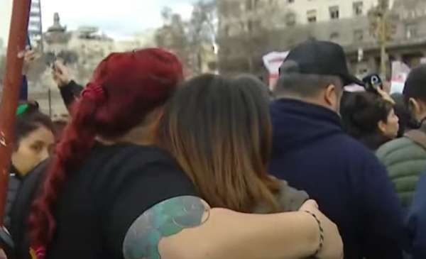 Festejos en la Plaza de los dos Congresos tras el rechazo al veto de Milei