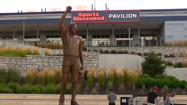 Meet the New England Patriots fan who crafted Tom Brady's statue