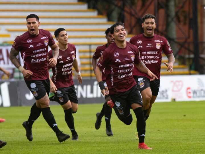 Carabobo avanza de fase tras golear a Portuguesa