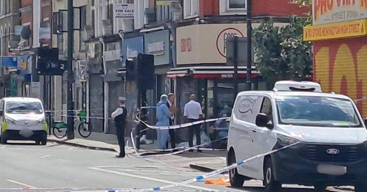 Stoke Newington shooting by High Street: Forensics arrive