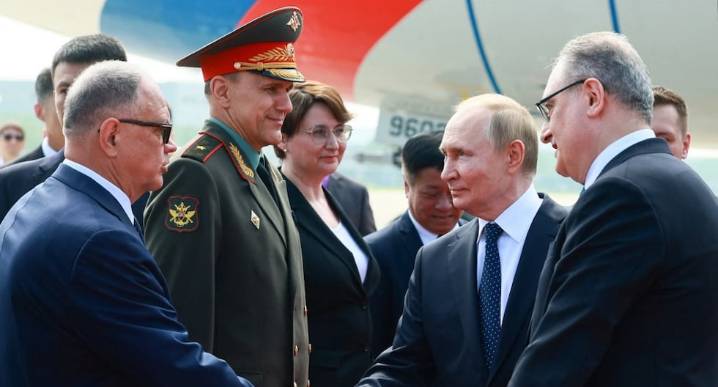 Vladimir Putin llega a China para una cumbre clave organizada por Xi 