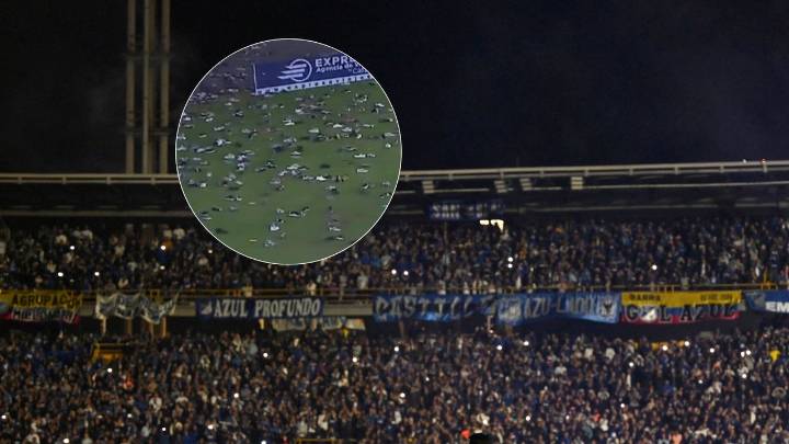 Hinchas de Millonarios lanzan sus zapatos desde la tribuna como acto de protesta por el rendimiento del equipo