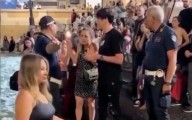 Repudio en las redes. Una turista argentina fue multada en Roma por meter los pies en la Fontana di Trevi