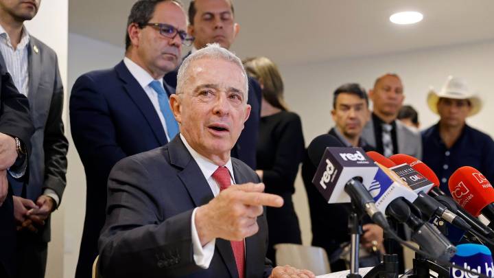 La justicia colombiana ordena la libertad inmediata del expresidente Álvaro Uribe
