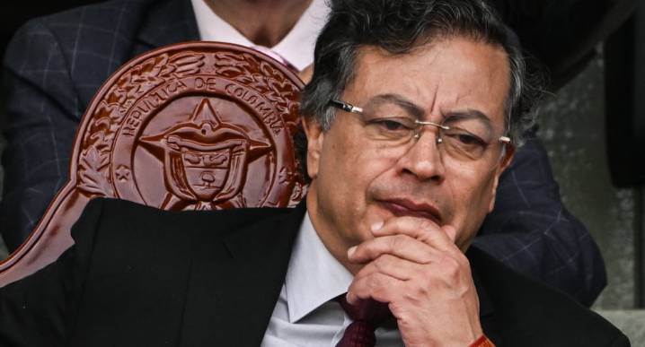 Gustavo Petro EN VIVO Colombia no reconoce isla Santa Rosa de Loreto como territorio peruano | Leticia | FAC | FAP | Rio Amazonas | Dina Boluarte | avión invade Santa Rosa