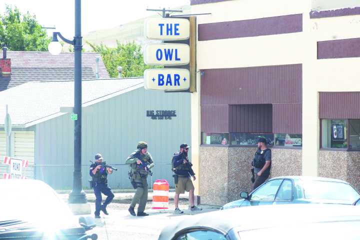 Search continues for former U.S. soldier suspected of killing 4 at Anaconda bar 