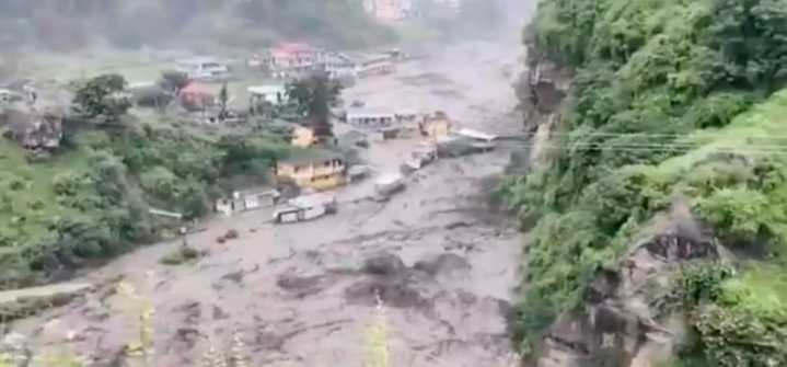 Lluvias e inundaciones en el norte de Pakistán dejan más de 300 muertos