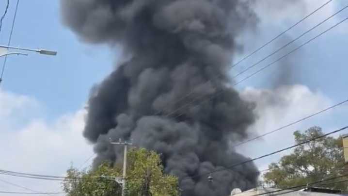 Incendio en Bodega en Álvaro Obregón Moviliza a Servicios de Emergencia en CDMX