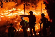 Incendio en Oregon destruye cuatro casas y amenaza miles más; se salvan los viñedos de California