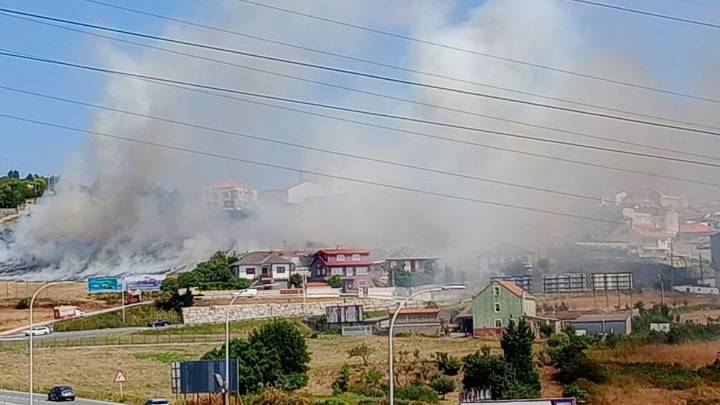 Sofocado un incendio en Pastoriza que quemó cerca de 3.000 metros cuadrados