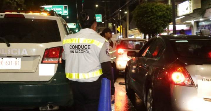 Los para el Alcoholímetro y descubren que llevaban a un secuestrado en CDMX