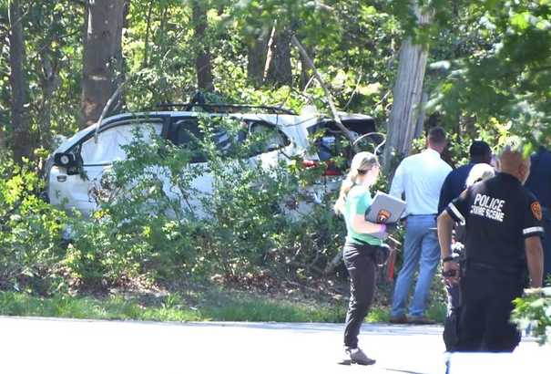 Dos fallecidos tras chocar auto contra un árbol