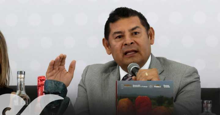 Respalda Armenta política social de la 4T que permitió reducción de pobreza en Puebla