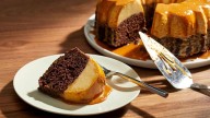 Torta imposible (chocoflan) la receta "mágica" que combina el bizcochuelo de chocolate y el flan casero